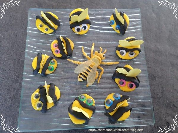 abeille en pâte à sucre