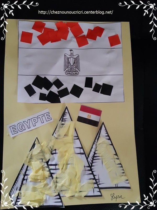 drapeau et pyramide d'Egypte